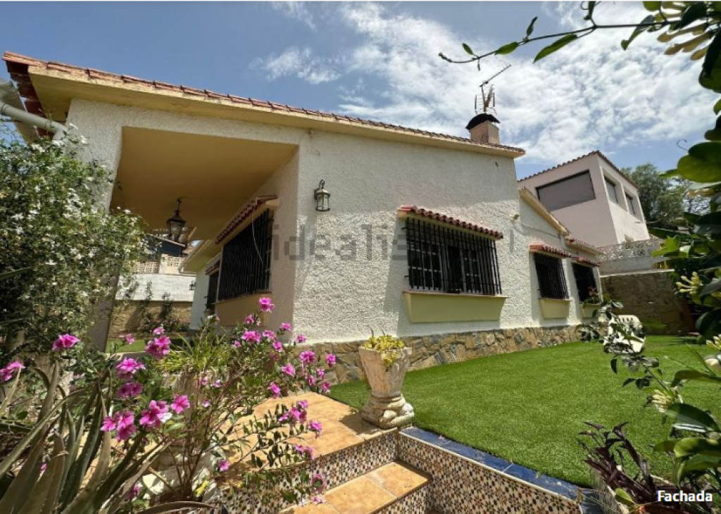 Imagen 1 de Casa-Chalet en Venta en Rincon De La Victoria Málaga