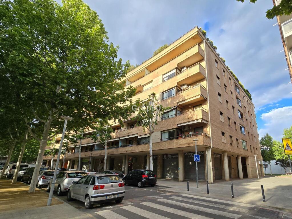 Imagen 2 de Plazas de parking con trastero en la zona de Nova Balàfia