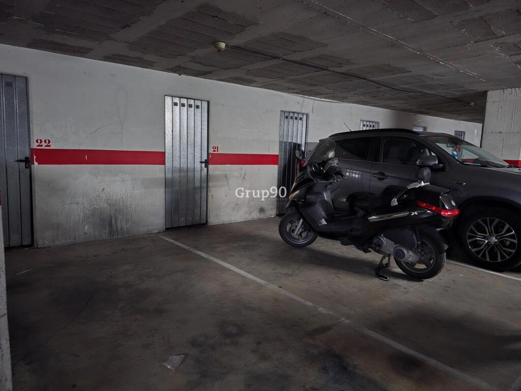 Imagen 4 de Plazas de parking con trastero en la zona de Nova Balàfia