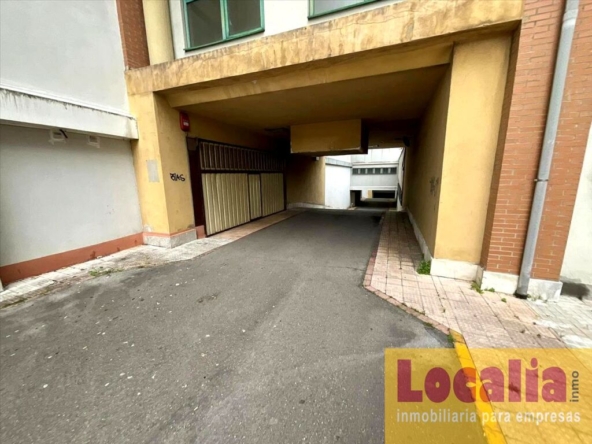 Imagen 1 de Plaza de garaje en venta en Bezana. Cantabria