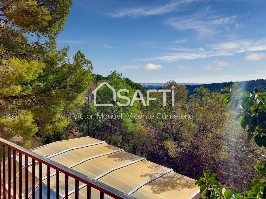 Imagen 3 de Chalet con piscina e impresionantes vistas.