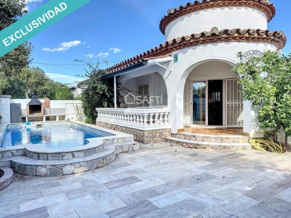 Imagen 1 de Casa reformada con piscina en Empuriabrava