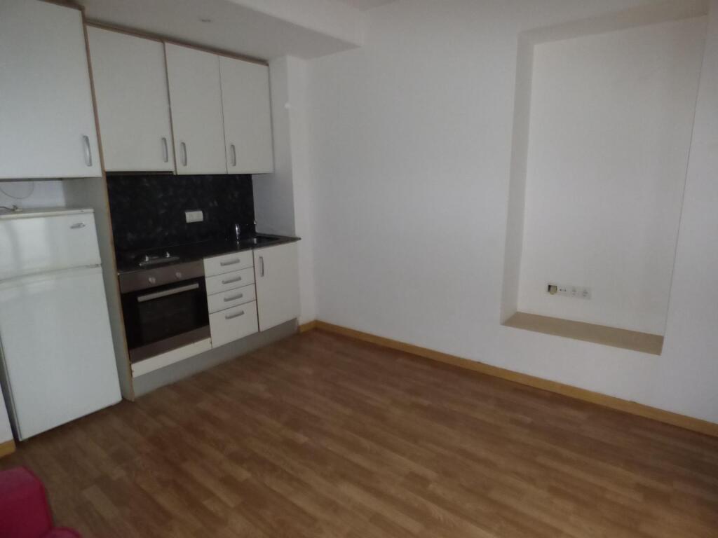 Imagen 2 de PISO CON INQUILINO CON BUENA RENTABILIDAD EN VENTA EN MANRESA