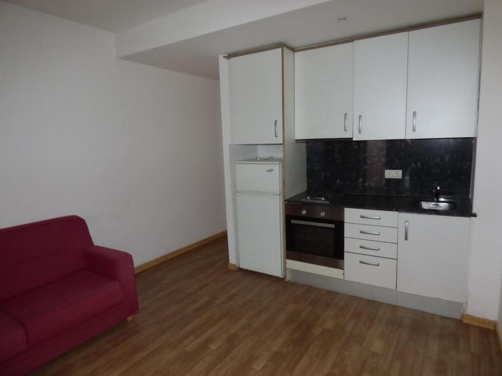 Imagen 1 de PISO CON INQUILINO CON BUENA RENTABILIDAD EN VENTA EN MANRESA