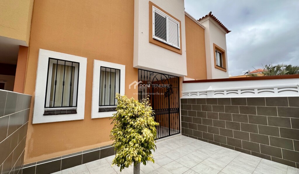 Imagen 2 de Casa de pueblo en Venta en Adeje Santa Cruz de Tenerife