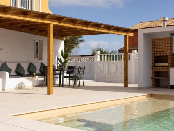 Imagen 1 de Chalet adosado de lujo en venta en Corralejo