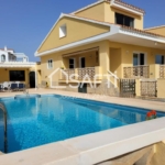 Gran chalet con piscina en Es Castell por 1200000€