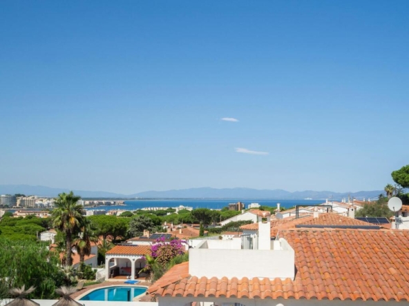 Imagen 1 de Casa espaciosa con vistas al mar y piscina privada zona Puig Sec