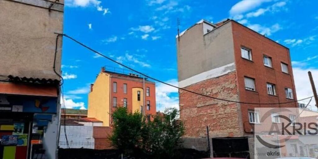 Imagen 2 de TERRENO EN CALLE MARTINEZ DE LA RIVA DE MADRID