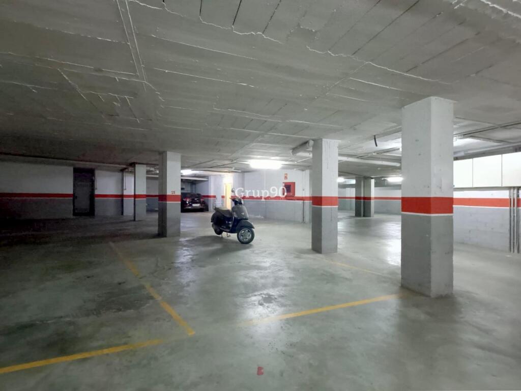 Imagen 2 de ?️ ¡Se vende plaza de parking en Cappont!