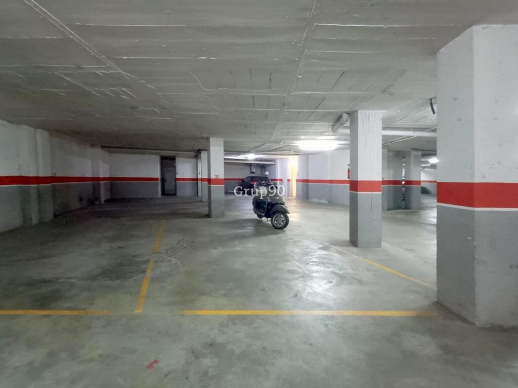 Imagen 3 de ?️ ¡Se vende plaza de parking en Cappont!