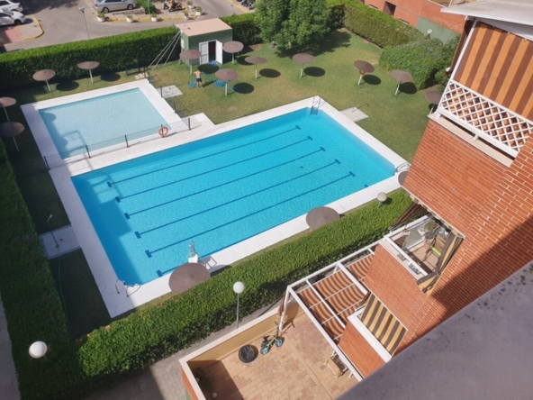 Imagen 1 de Bonito y amplio piso en urbanización Las Góndolas con terraza y piscina