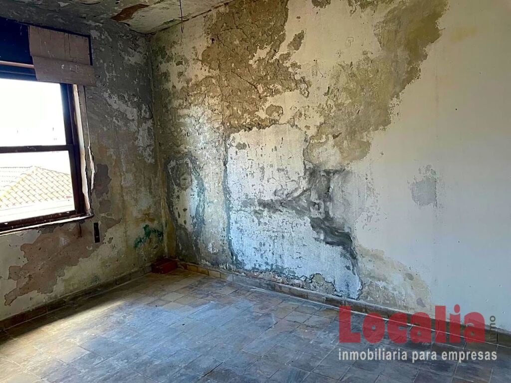 Imagen 4 de Piso a reformar de 165 m². Torrelavega . Cantabria