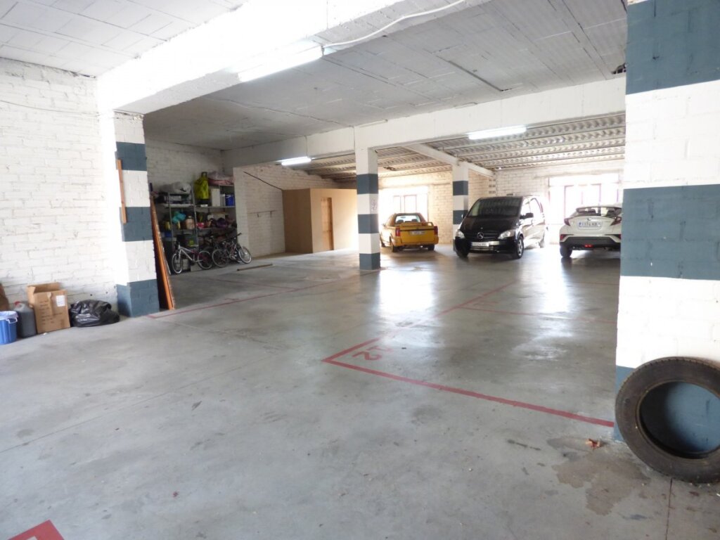 Imagen 2 de GARAJE EN VENTA CON PLAZAS DE PÁRKING Y TRASTEROS EN VENTA EN NAVARCLES