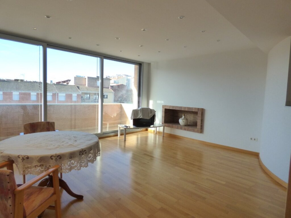 Imagen 1 de IMPRESIONANTE CASA CON ASCENSOR EN MANRESA IDEAL PARA FAMILIAS NUMEROSAS EN VENTA