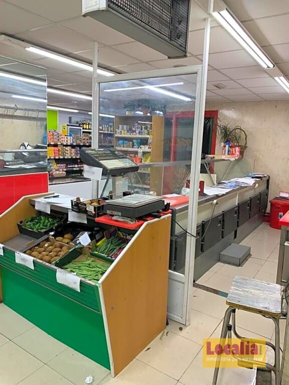 Imagen 4 de Mercado en céntrica vía de Santander