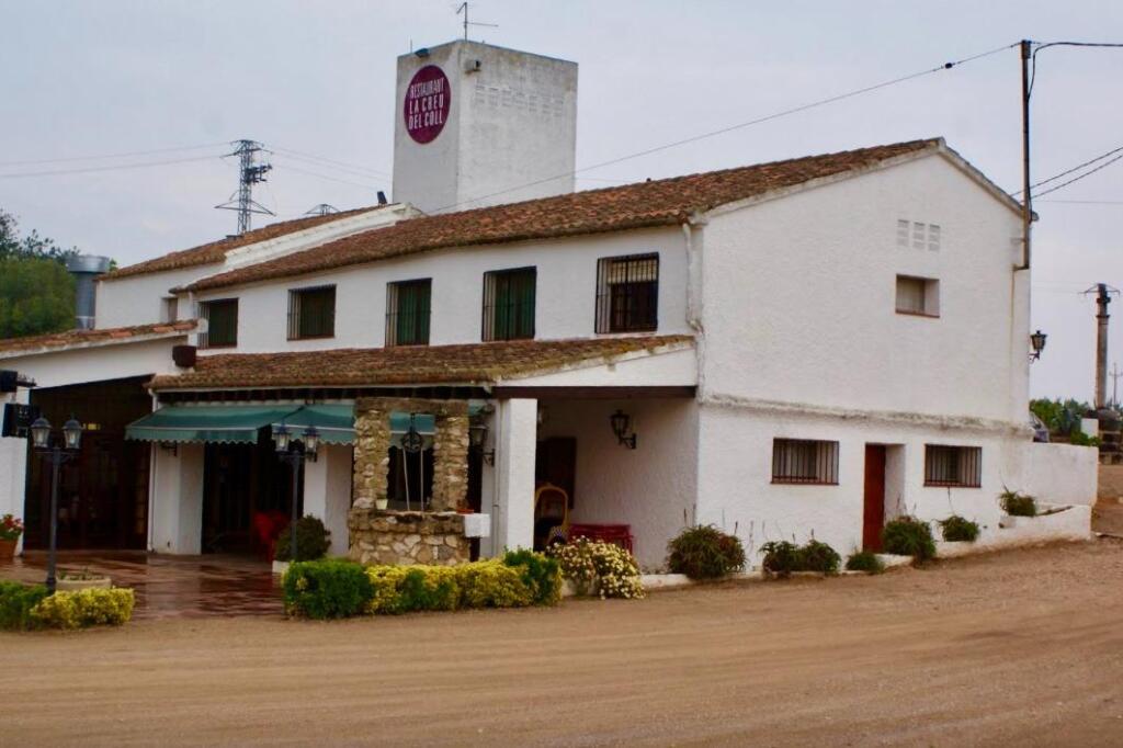 Imagen 1 de Restaurante masía ubicado a pie de carretera