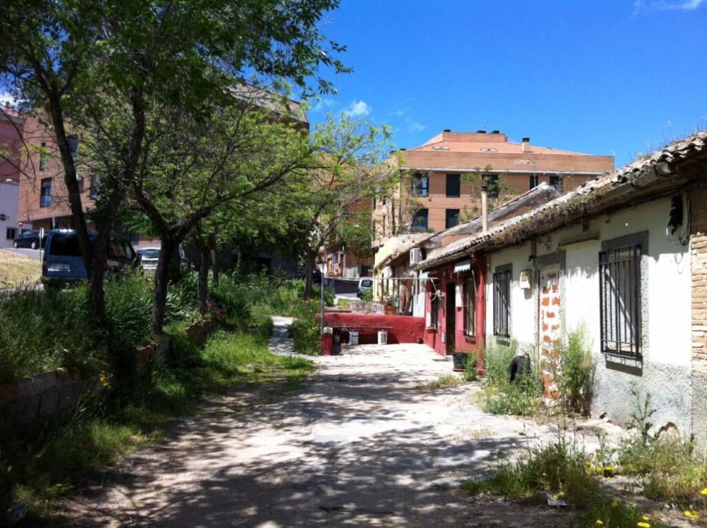 Imagen 2 de Estupendo terreno urbano en Toledo con edificaciones en su interior