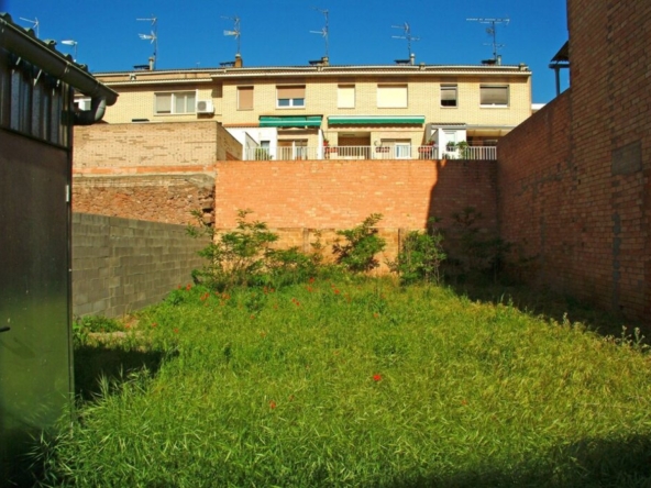 Imagen 1 de TERRENO EDIFICABLE EN EL CENTRO DE SANT JOAN DE VILATORRADA