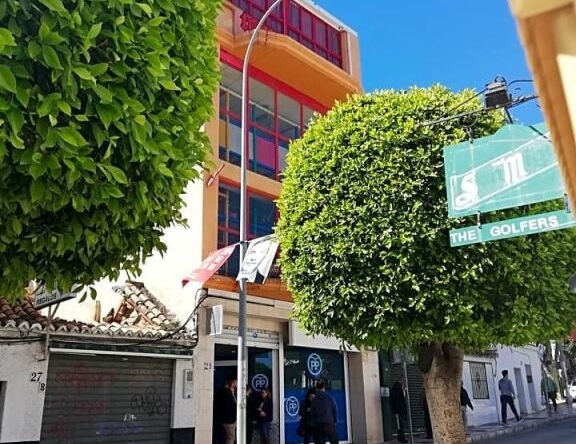 Imagen 1 de EDIFICIO EN PLENO CENTRO DE TORREMOLINOS (MALAGA)