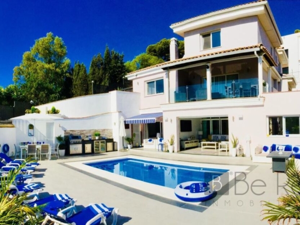 Imagen 1 de ESPECTACULAR CHALET CON VISTAS AL MAR Y PISCINA DE AGUA CALIENTE EN EL PINAR DE TORREMOLINOS (MÁLAGA).