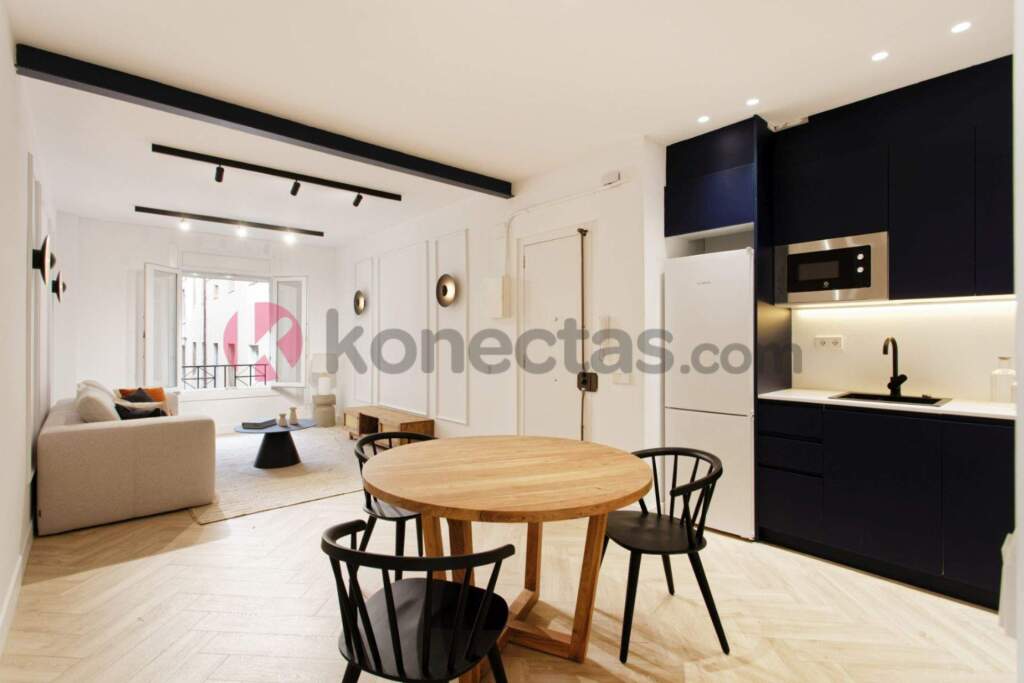 Imagen 2 de Refinado apartamento reformado en el barrio más auténtico de BCN