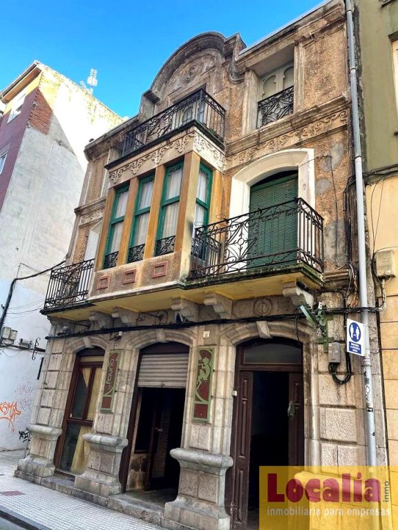 Imagen 1 de Emblemático edificio en venta. Santoña