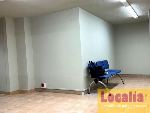 Imagen 1 de Local de 120  m² en alquiler en Santander.