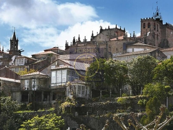 Imagen 1 de Casa en venta casco historico de Tui con vistas al Rio Miño.