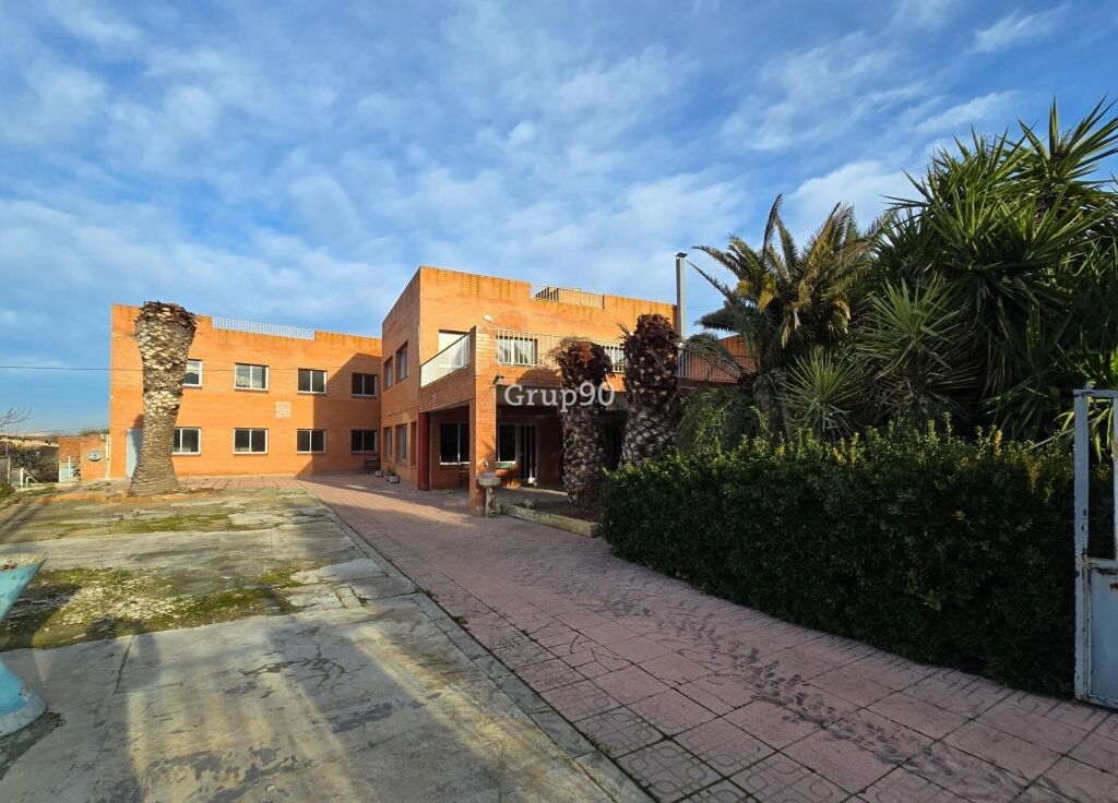 Imagen 1 de PROPIEDAD EN VENTA EN ALCARRÁS (USO ANTERIOR: RESIDENCIA ANCIANOS)