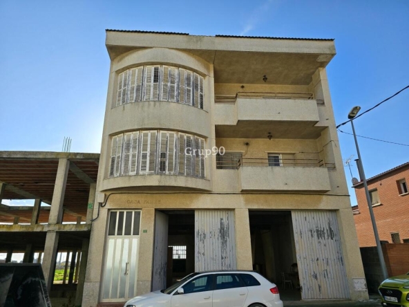 Imagen 1 de Oportunidad: Casa de 2 pisos con almacén y terreno en Alguaire