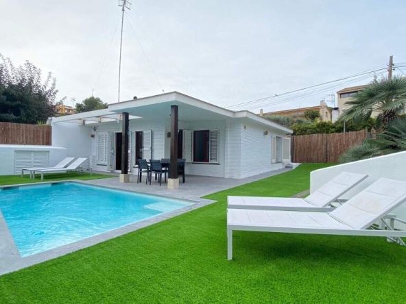 Imagen 1 de Preciosa casita con jardin y piscina privados en Vallpineda