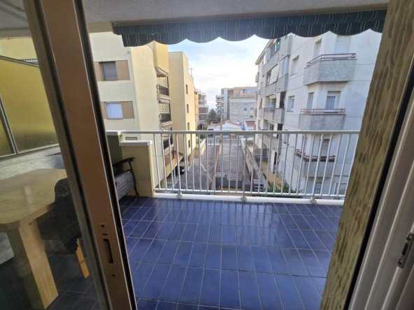 Imagen 1 de Apartamento en Segur de Calafell cerca del mar.