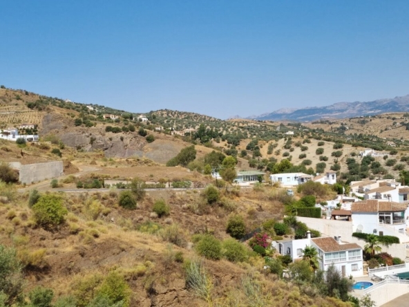 Imagen 1 de FINCA EN LA VIÑUELA AL LADO DEL PANTANO