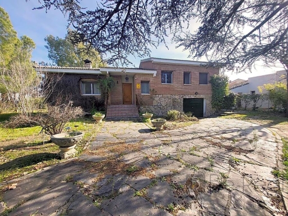 Imagen 1 de EN VENTA CHALET INDEPENDIENTE CON PARCELA EN VILLANUEVA DE LA CAÑADA (MADRID).