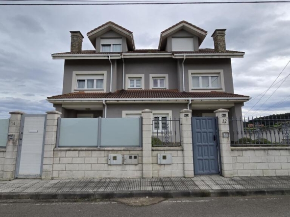 Imagen 1 de CHALET ADOSADO EN SANTA MARÍA DEL MAR. CASTRILLÓN