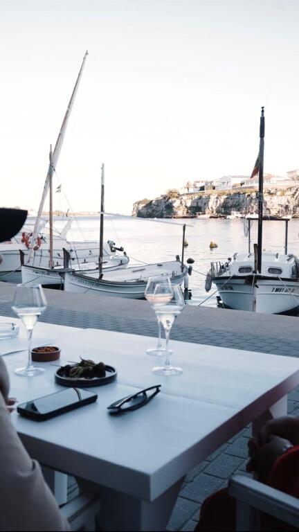 Imagen 1 de Traspaso Restaurante en Cales Fonts – Ubicación Privilegiada a Primera Línea de Mar