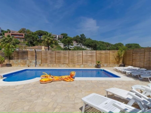 Imagen 1 de EXCLUSIVA VILLA CON LICENCIA TURÍSTICA EN LLORET DE MAR