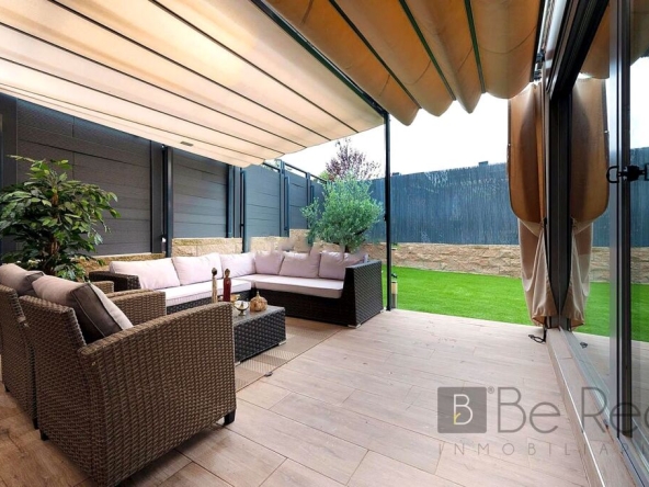 Imagen 1 de EN VENTA EXCLUSIVO CHALET PAREADO EN URB. PRIVADA DE BOADILLA DEL MONTE (MADRID)