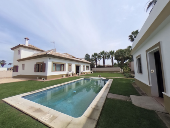 Imagen 1 de Casa Chalet en Venta en Dos Hermanas Sevilla MONTEQUINTO