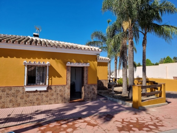 Imagen 3 de Casa de campo-Masía en Venta en Estepona Málaga