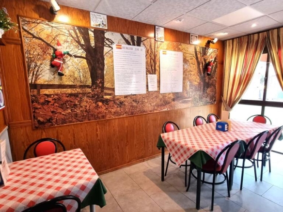 Imagen 2 de Restaurante Burger en plena actividad