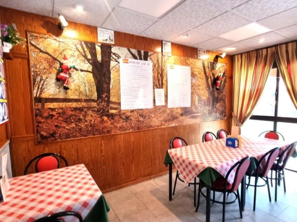 Imagen 4 de Restaurante Burger en plena actividad