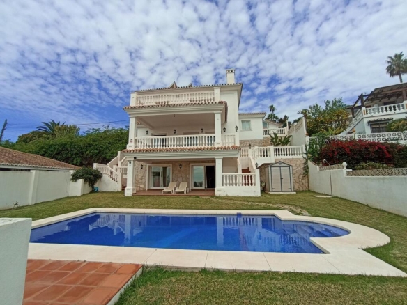 Imagen 2 de FANTASTICA VILLA EN ZONA BAJA DE LA CAPELLANIA CON PISCINA Y APARTAMENTO INDENDIENTE