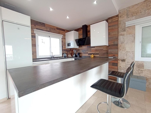 Imagen 3 de FANTASTICA VILLA EN ZONA BAJA DE LA CAPELLANIA CON PISCINA Y APARTAMENTO INDENDIENTE