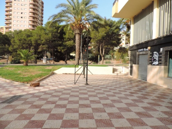 Imagen 2 de Local comercial muy bien ubicado en Aguadulce Almeria zona Centro sur