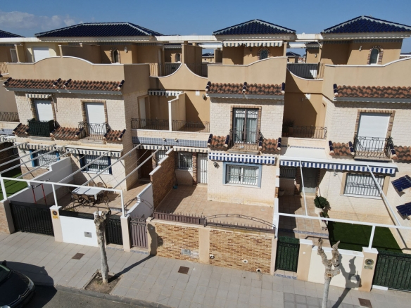 Imagen 1 de Adosada en Venta en Torre De La Horadada Alicante - El Club del Propietario Imagen 1 de Adosada en Venta en Torre De La Horadada Alicante