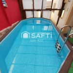 Casa con patio y piscina cubierta: ¡Vive o invierte en tu futuro! por 199000€