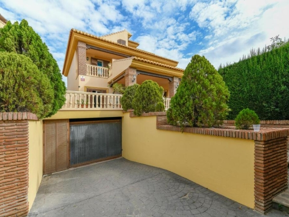 Imagen 2 de DOS CHALETS  A 100 METROS DE LA PLAYA