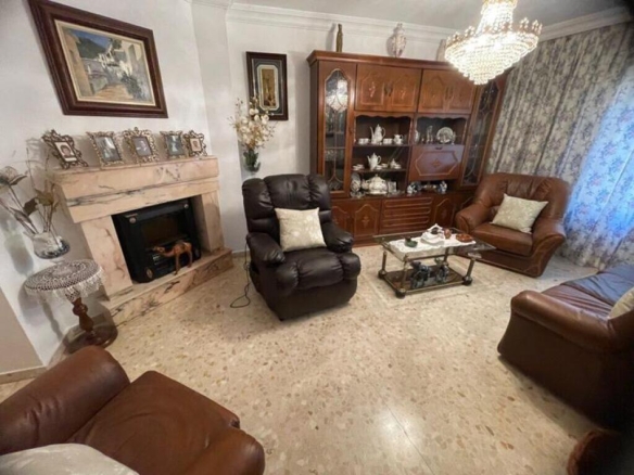 Imagen 2 de APARTAMENTO DE TRES DORMITORIOS EN VENTA EN CENTRO DE ESTEPONA